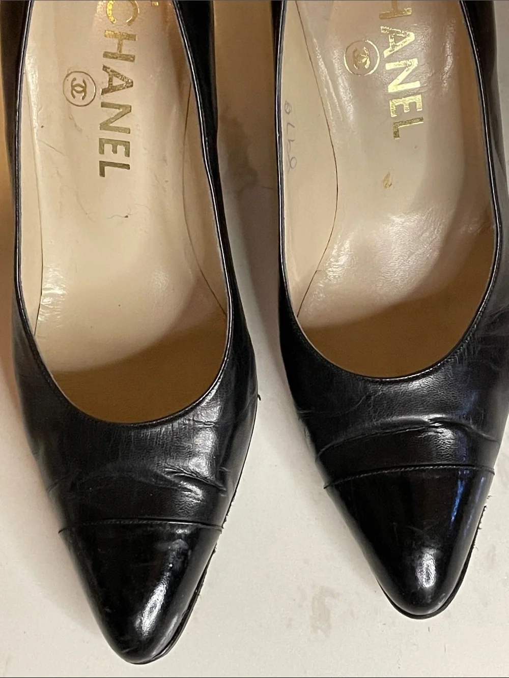 CHANEL Black Patent Leather Pointed Toe Pumps Size EU39 US8 - Picture 3 of 9